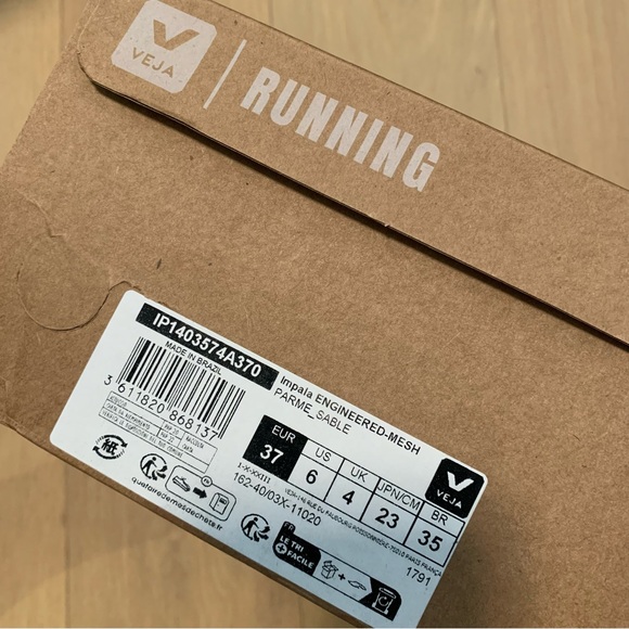 VEJA Impala Running Shoes - Picture 7 of 8